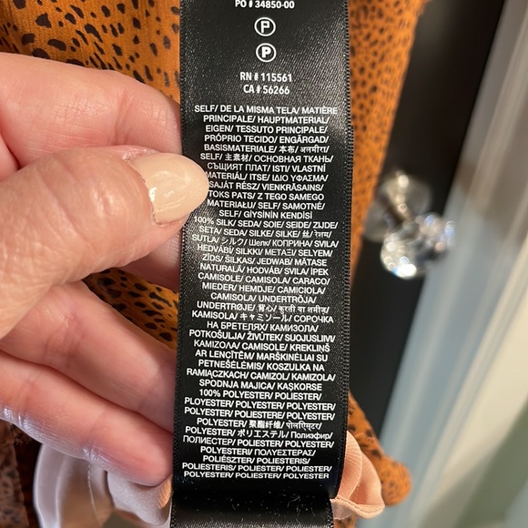 7 For All Man Kind ruffle sheer animal print silk blouse with cami included - Picture 7 of 7